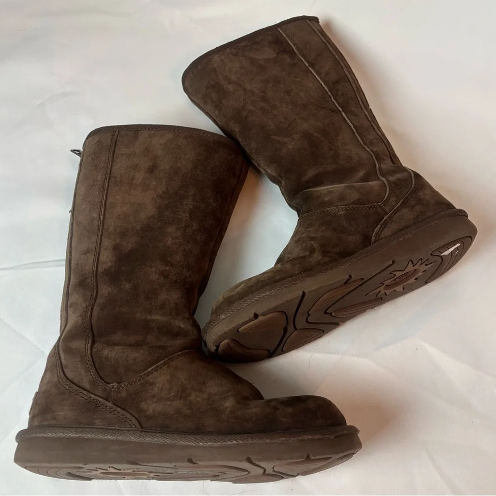 UGG AUSTRALIA Women's 7 Dark Brown 5119 Suede Knightsbridge Tall Back Zip Boots